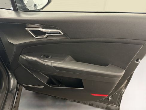 Used 2024 Kia Sportage LX image 32