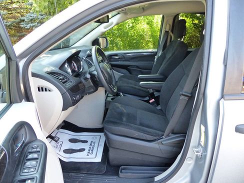 Used 2019 Dodge Grand Caravan SE FWD image 20