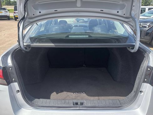 Used 2025 Nissan Versa SV FWD image 28