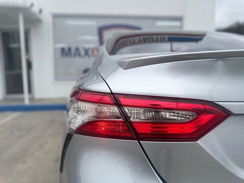 Used 2018 Toyota Camry SE FWD image 33