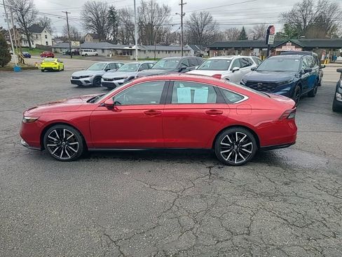 Used 2023 Honda Accord Touring image 3