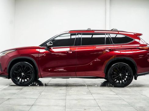 Used 2023 Toyota Highlander XSE FWD image 10