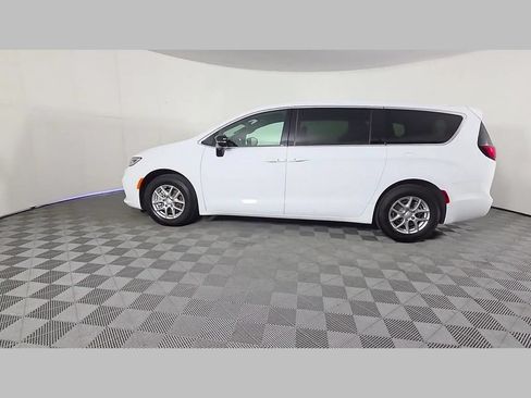 New 2026 Chrysler Pacifica Select FWD image 34