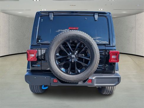 Used 2022 Jeep Wrangler Unlimited Sahara image 4