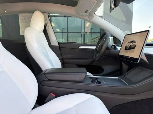 Used 2023 Tesla Model Y Long Range AWD/4WD image 12
