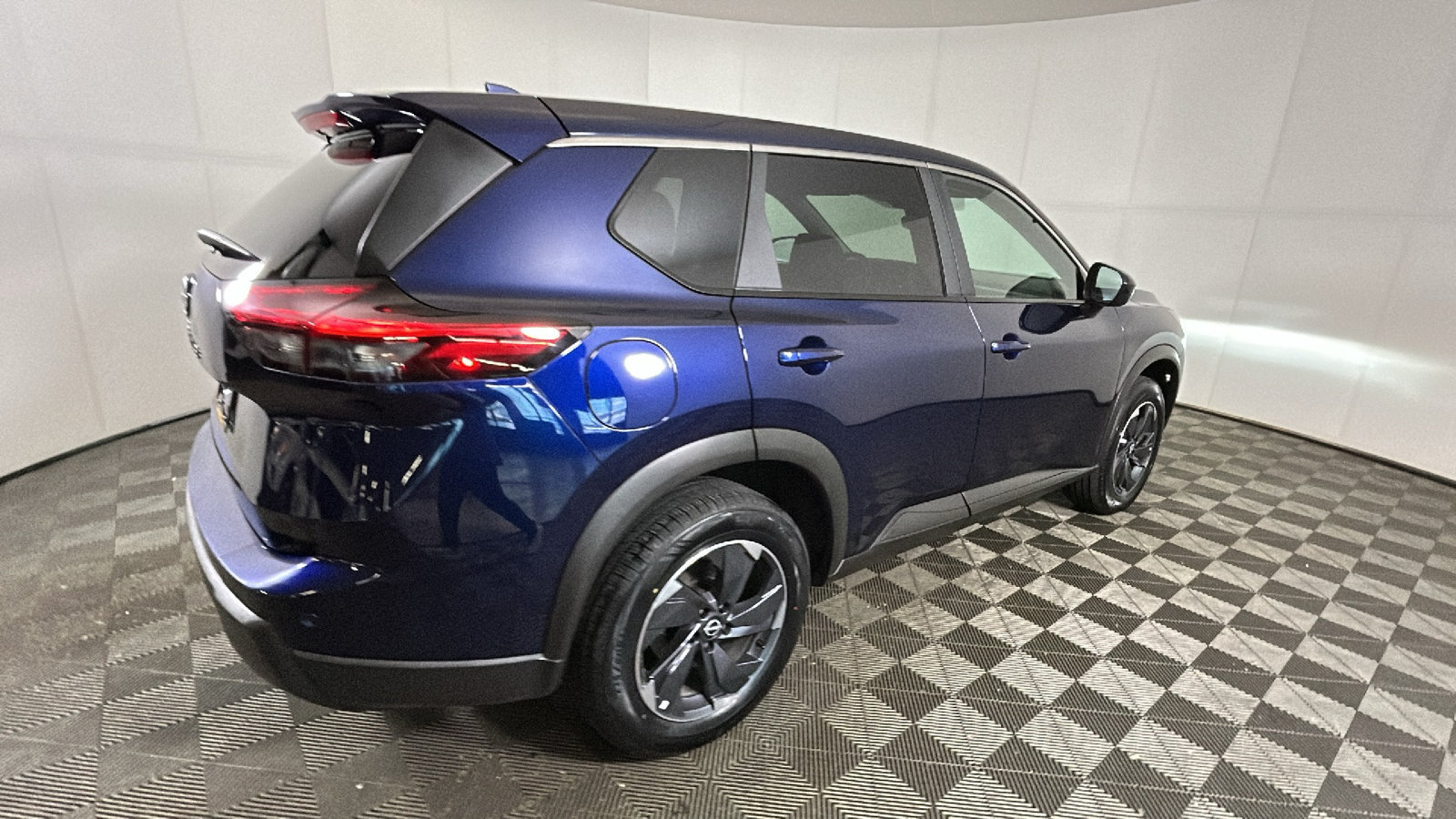 Used 2025 Nissan Rogue SV FWD image 3