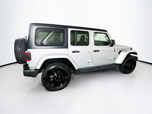 Used 2023 Jeep Wrangler Unlimited Sahara w/ Dual Top Group AWD/4WD image 10