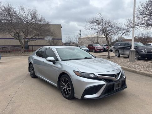 Certified 2023 Toyota Camry SE image 3