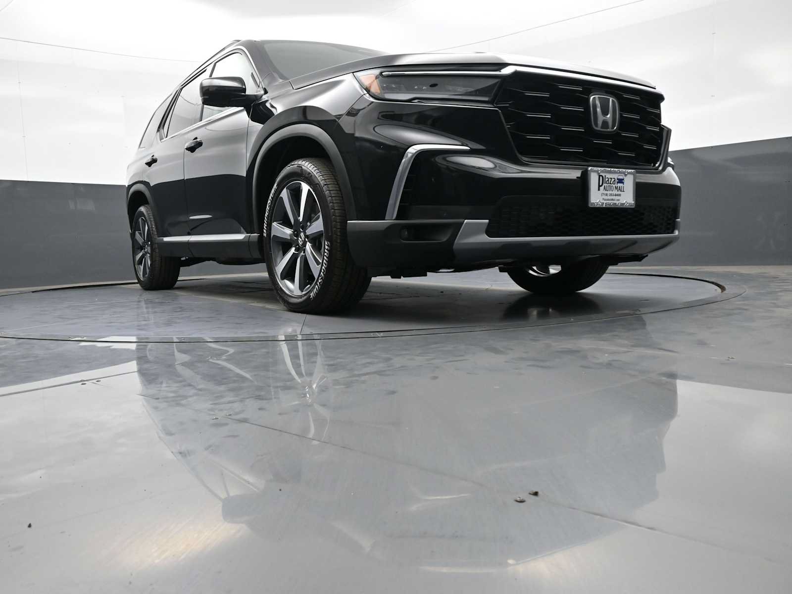Certified 2025 Honda Pilot Touring image 31