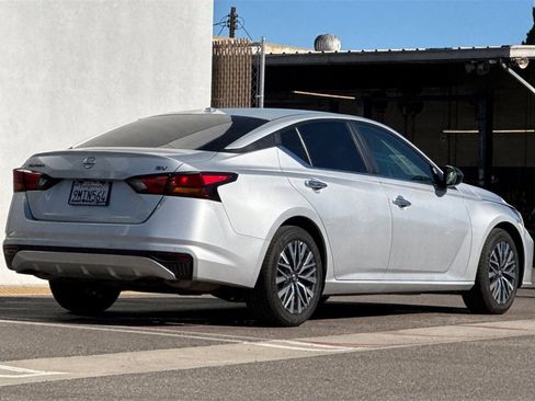 Used 2024 Nissan Altima 2.5 SV image 5