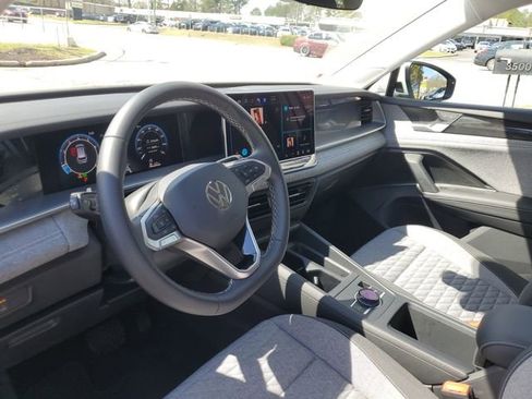 Used 2025 Volkswagen Tiguan S image 18