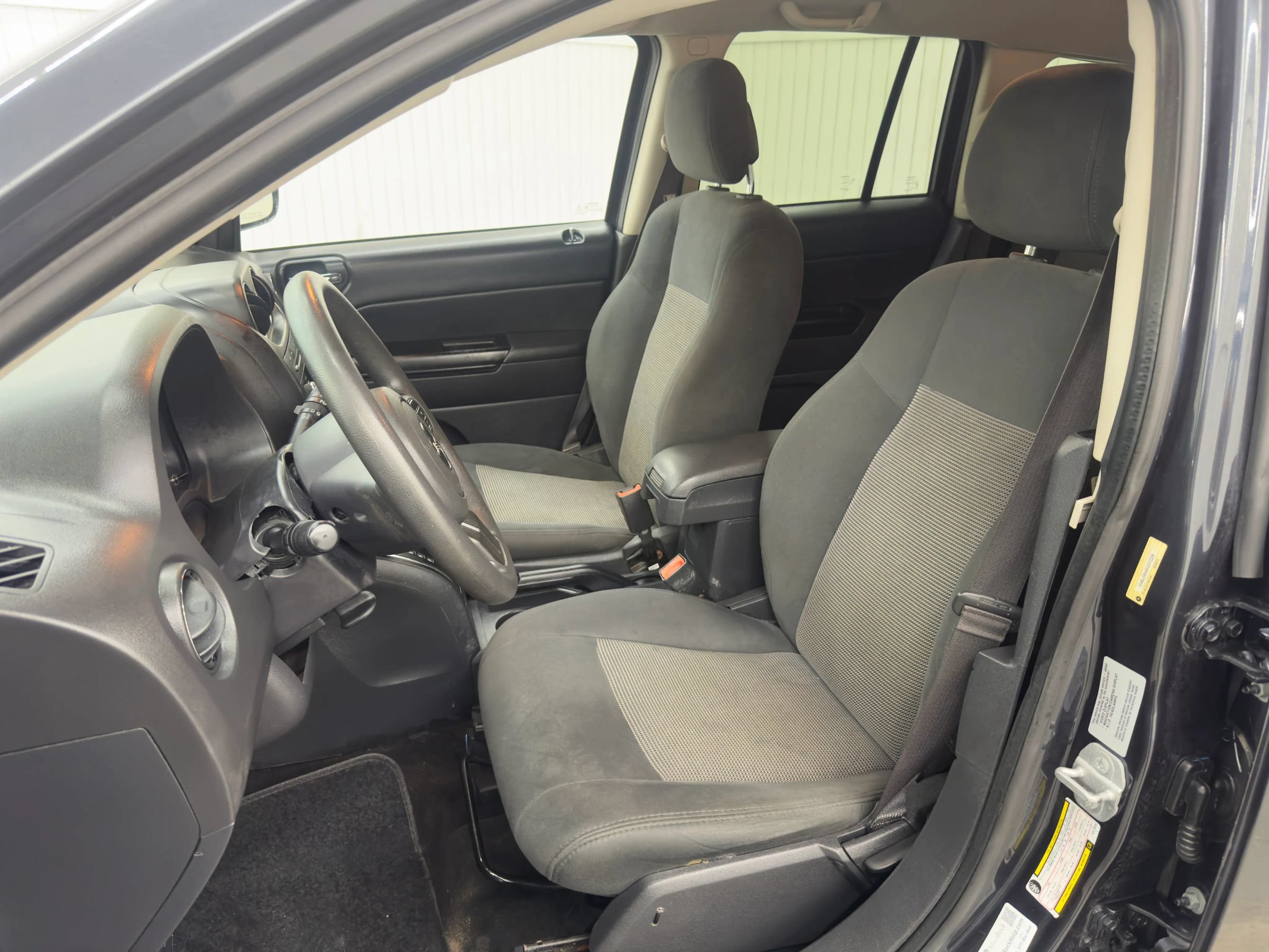 Used 2015 Jeep Compass Sport FWD image 17
