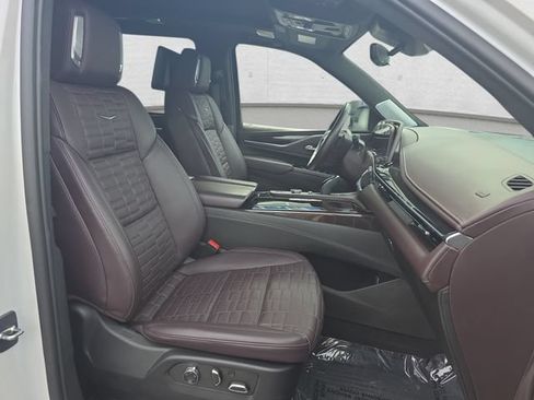 Certified 2023 Cadillac Escalade Premium Luxury Platinum w/ LPO, Radiant Package AWD/4WD image 10