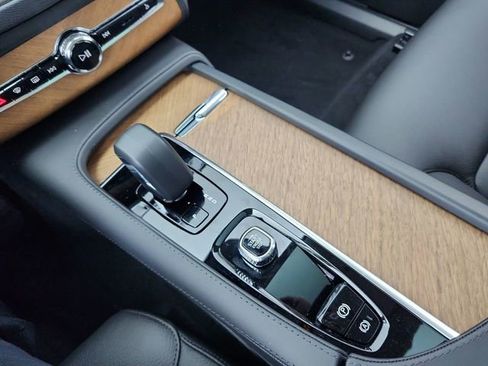 New 2025 Volvo XC90 B6 Plus w/ Protection Package Premier image 30