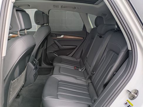 Used 2023 Audi Q5 Premium w/ Convenience Package image 24