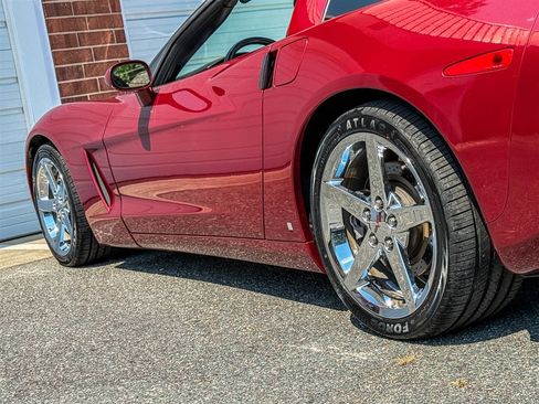 Used 2007 Chevrolet Corvette Coupe w/ Preferred Equipment Group RWD image 25