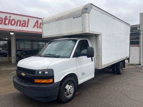 Used 2018 Chevrolet Express 4500 Extended w/ Driver Convenience Package image 2