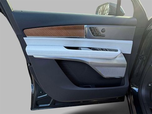 New 2026 Cadillac Vistiq Luxury image 14