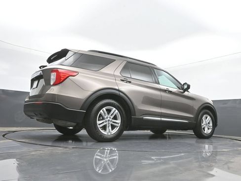 Used 2021 Ford Explorer XLT RWD image 43
