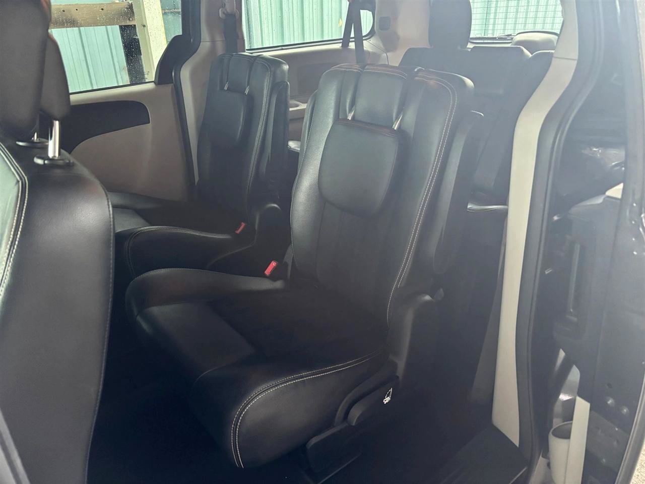 Used 2020 Dodge Grand Caravan SXT FWD image 11