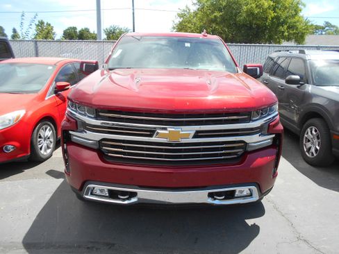 Used 2022 Chevrolet Silverado 1500 High Country w/ Technology Package AWD/4WD image 2