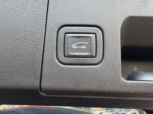 Used 2024 Cadillac XT4 Premium Luxury image 8