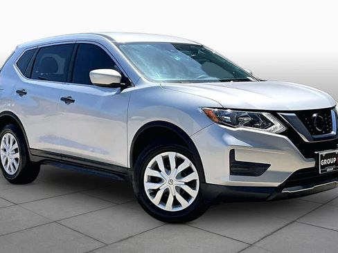 Used 2020 Nissan Rogue S FWD image 3