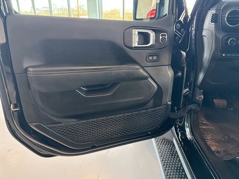 Used 2022 Jeep Wrangler Unlimited Sahara w/ Cold Weather Group image 18