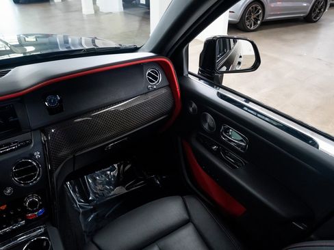 Used 2020 Rolls-Royce Cullinan Black Badge image 12