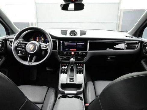 Certified 2025 Porsche Macan AWD/4WD image 19