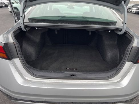 Used 2024 Nissan Altima 2.5 SV image 11