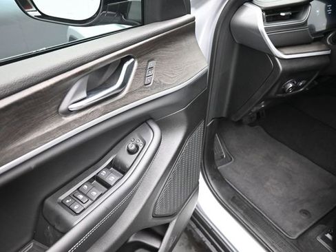 New 2025 Jeep Grand Cherokee L Limited w/ Black Appearance Package image 14