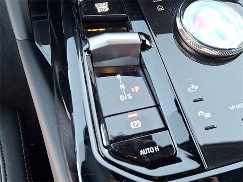 Used 2025 BMW 530i xDrive w/ Premium Package image 14