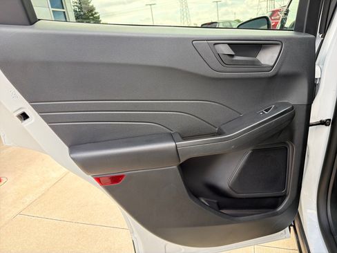 Used 2025 Ford Escape Active AWD/4WD image 17