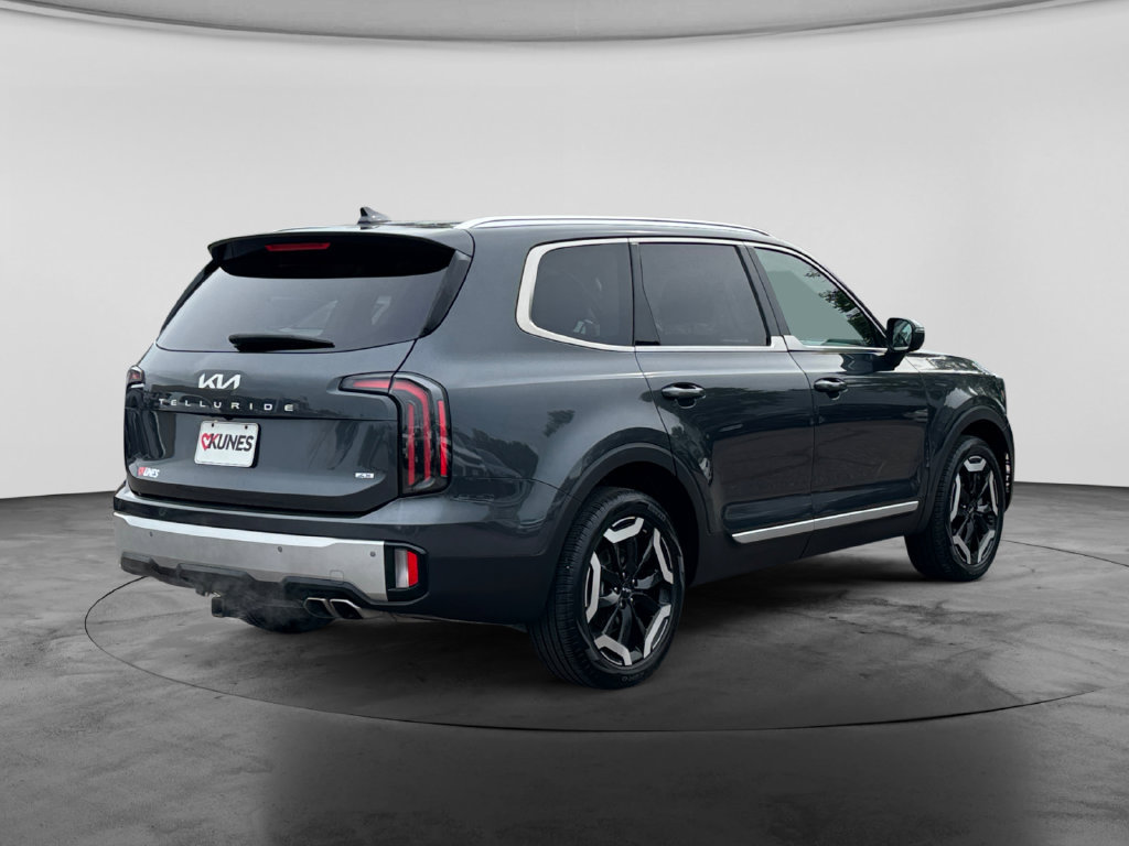 Used 2024 Kia Telluride EX w/ EX Captain's Chair Package AWD/4WD image 9