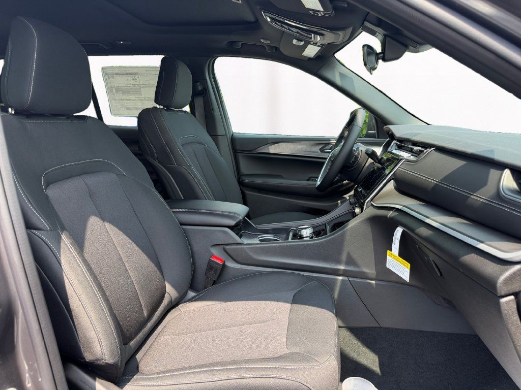 New 2026 Jeep Grand Cherokee Laredo X AWD/4WD image 15