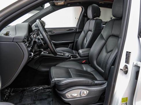 Used 2024 Porsche Macan AWD/4WD image 47