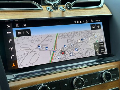 Used 2023 Bentley Bentayga image 23