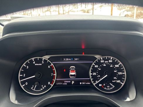 Used 2025 Nissan Rogue SV image 42