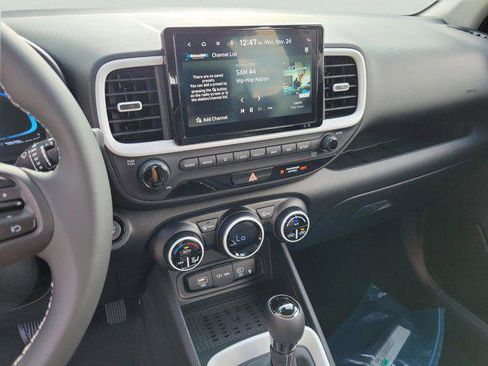 New 2025 Hyundai Venue Limited image 21