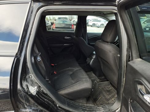 Used 2020 Jeep Cherokee Latitude image 23