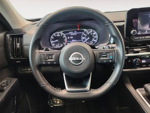 Certified 2024 Nissan Pathfinder SV FWD image 18