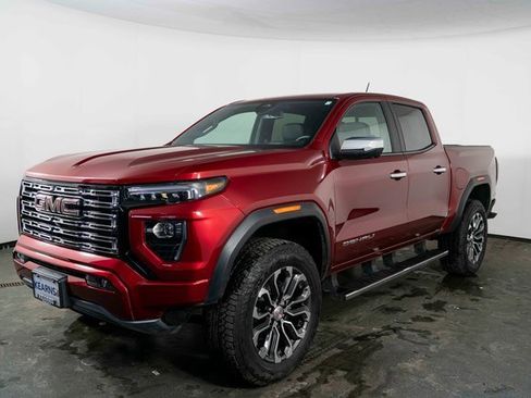 Used 2024 GMC Canyon Denali image 3