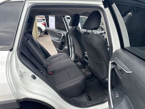 Used 2021 Toyota RAV4 LE image 12