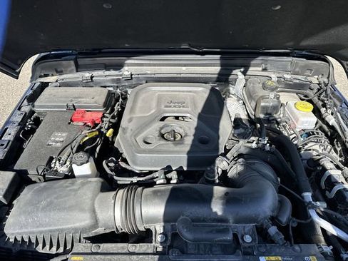 Used 2025 Jeep Wrangler Sport AWD/4WD image 19