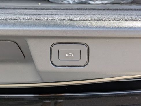 Used 2024 Land Rover Range Rover SE AWD/4WD image 8