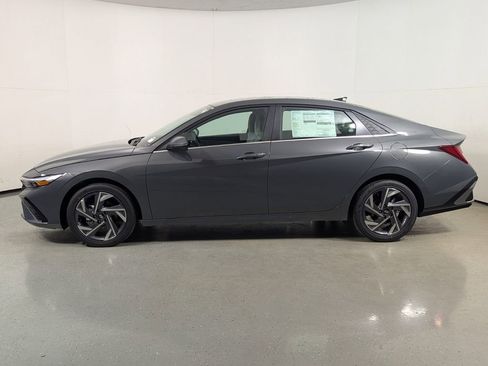 New 2026 Hyundai Elantra Limited FWD image 4