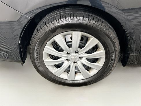 Used 2013 Toyota Corolla LE image 11