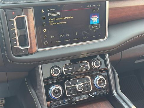 Used 2024 GMC Yukon Denali Ultimate AWD/4WD image 16