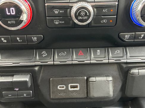 Used 2022 GMC Sierra 1500 AT4 w/ AT4 Preferred Package image 21